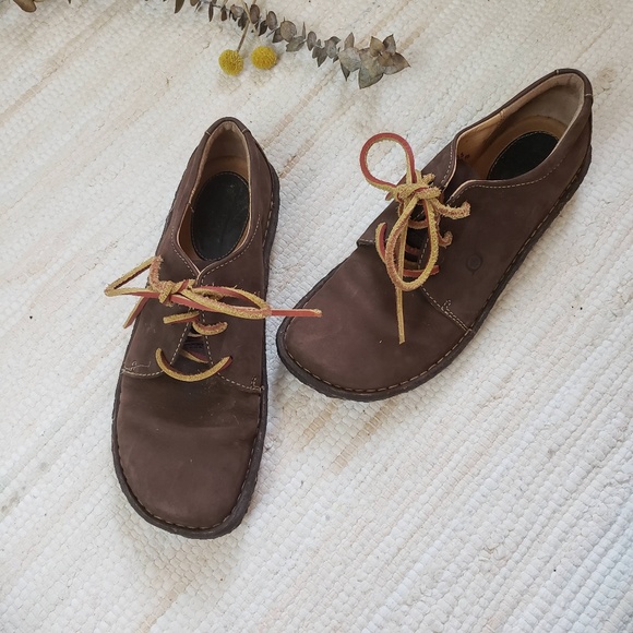 born tie shoes